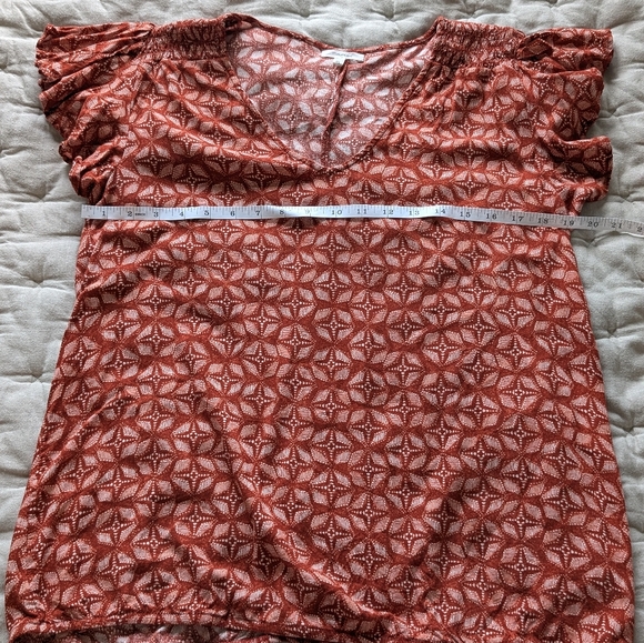 EUC-Maurices-Rust Patterned Blouse With Flutter Sleeves And Elastic Waist - Picture 8 of 12